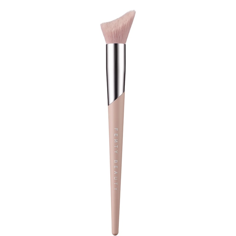 Fenty Beauty Cheek-Hugging Highlight Brush – 120